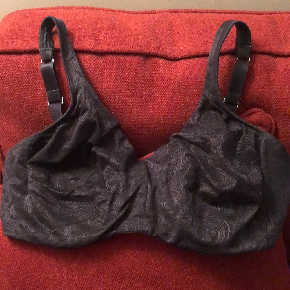 🆓Lightly lined underwire bra🆓with any purchase😊